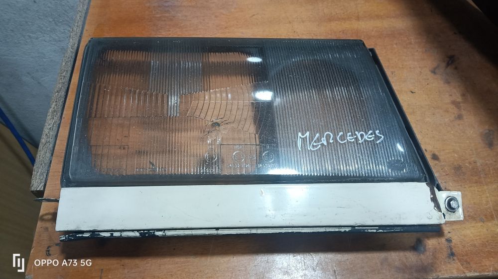 Friso de farol Mercedes w124 direito 1985