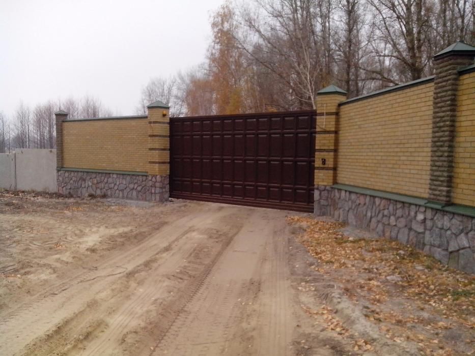 Гаражні секційні ворота.