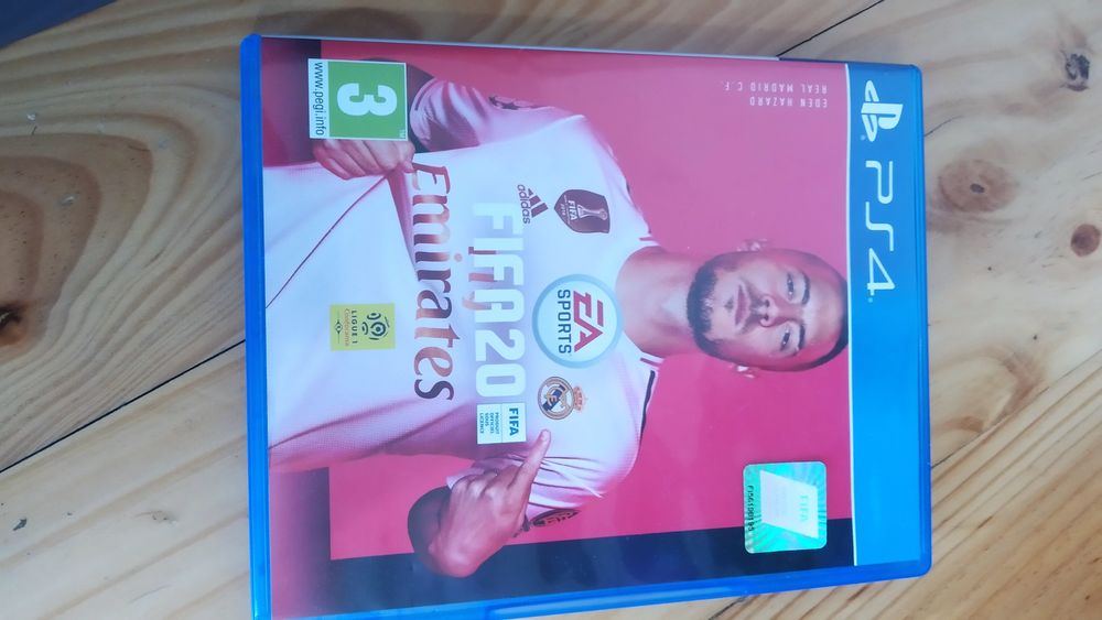 PS4 Fifa20 1Comando 500GB SELADO/TROCA