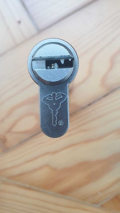 Cilindro Mul-T-Lock MTL400 como novo + 5 chaves e cartão de segurança