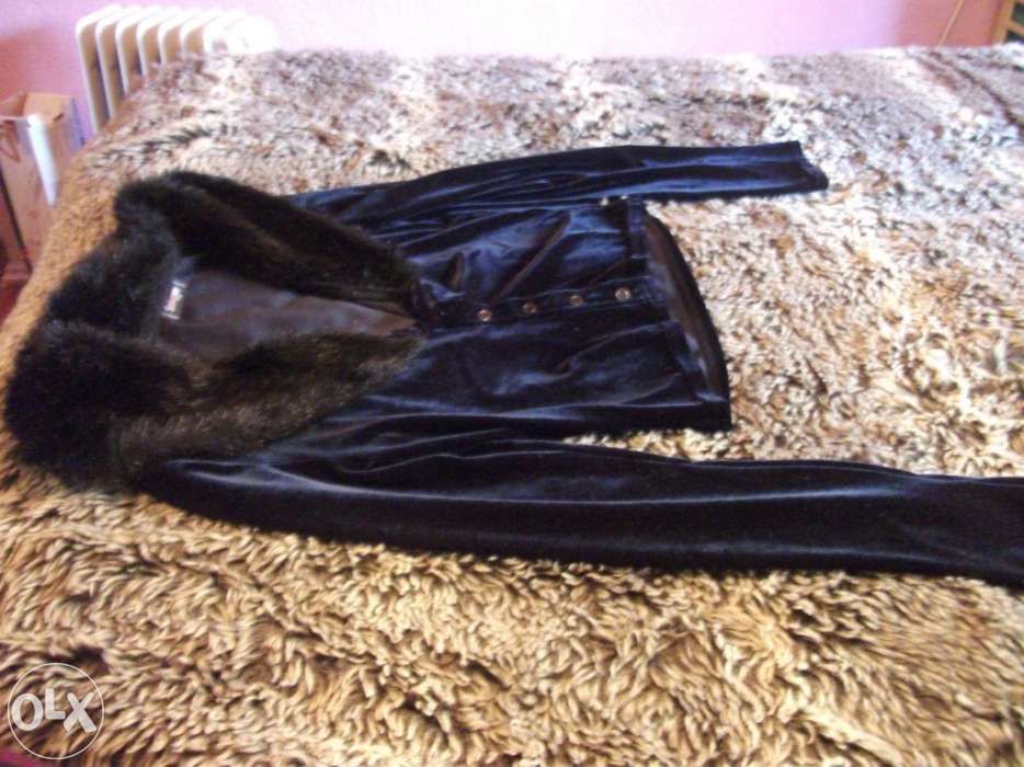 Conjunto preto de pêlo e veludo