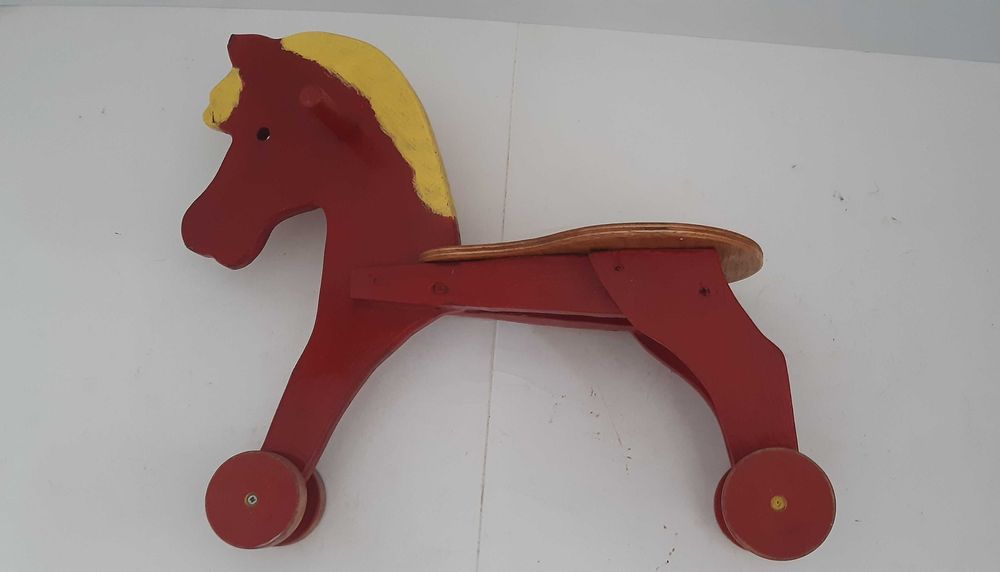 Cavalinho Madeira sobre Rodas