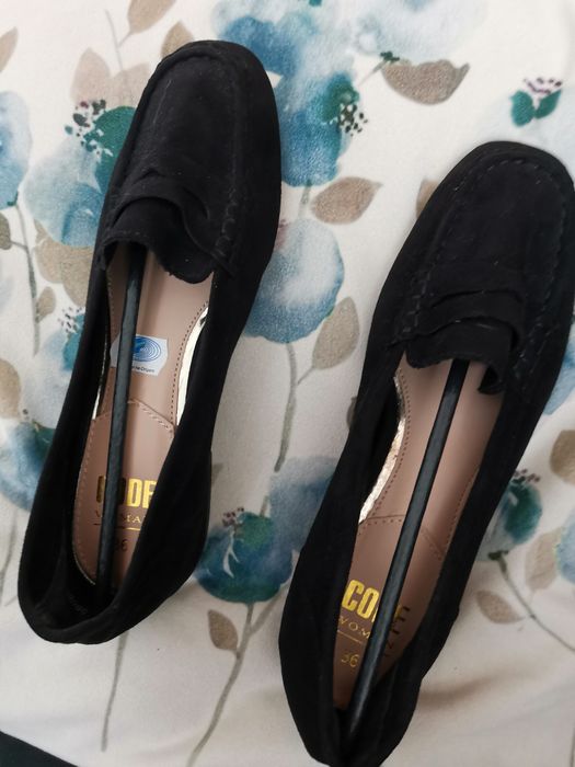 Sapatos pretos novos 36