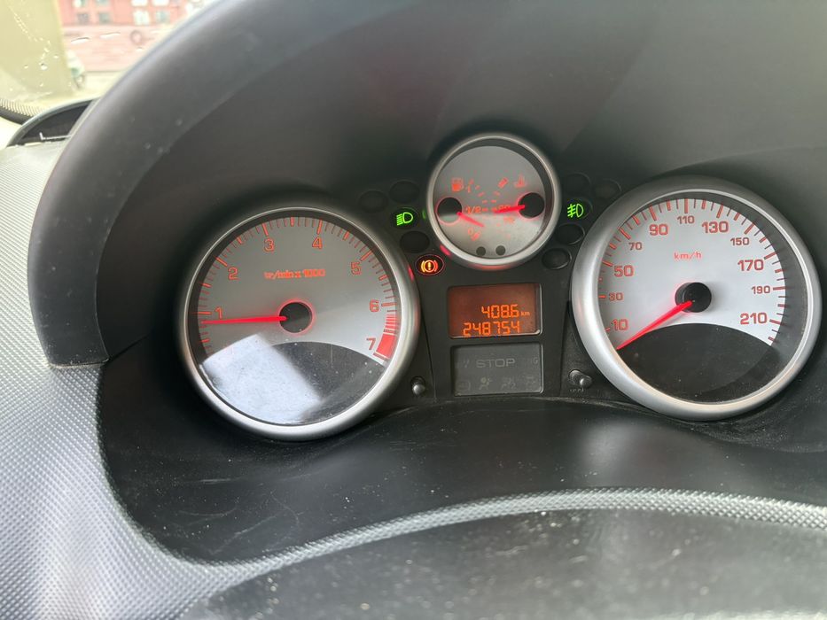 Автомобіль Peugeot