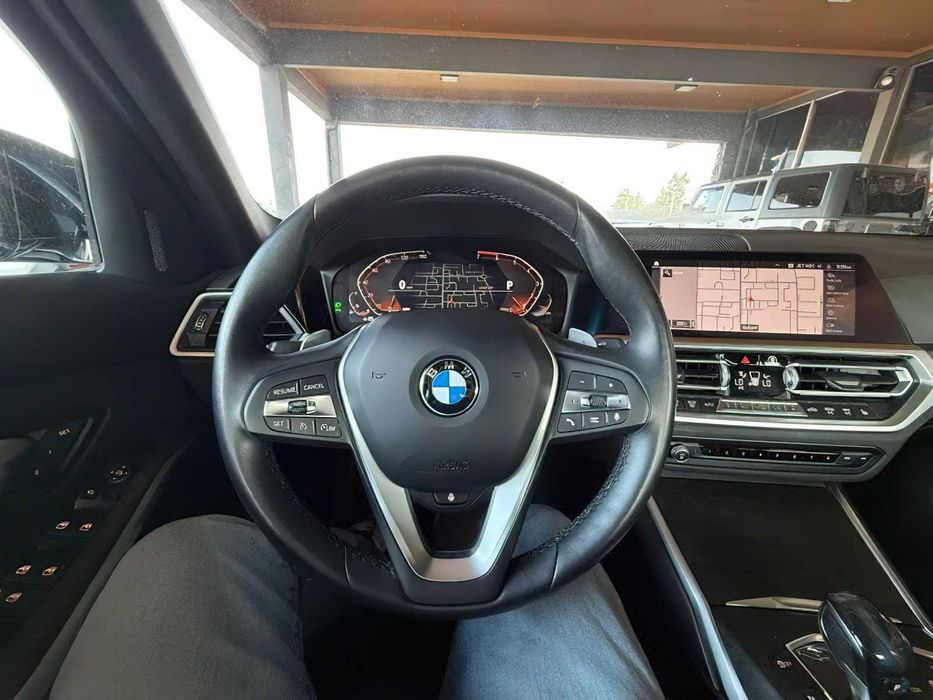 BMW 330xi      2020