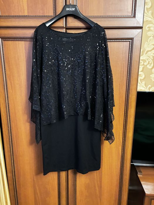 Жіноча сукня з паєтками