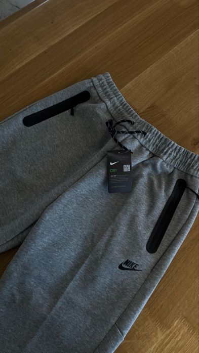 Штани Nike Tech Fleece сірого кольору