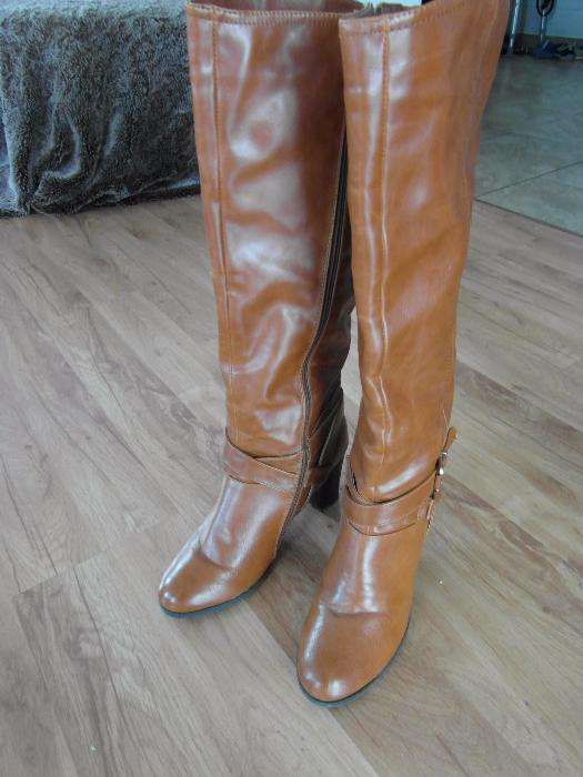 piękne jak nowe brązowe kozaki r.40