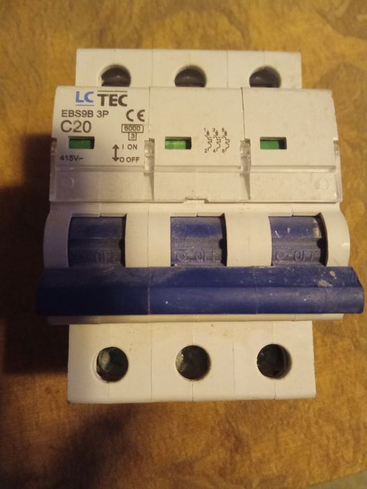 Bezpiecznik na 3fazy