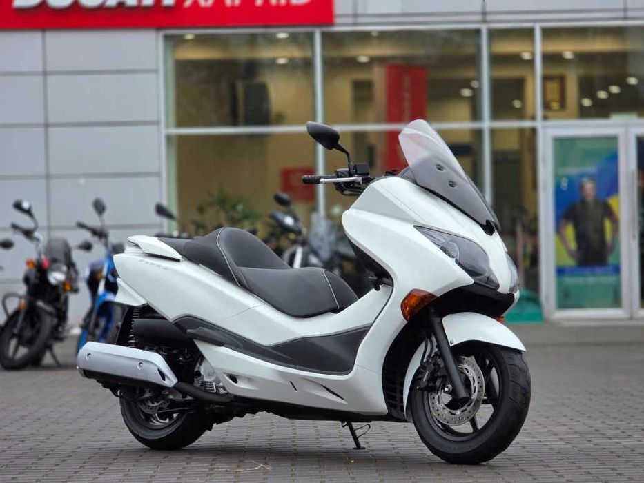 Макси-Скутер Honda Forza 250 только из Японии свежий завоз