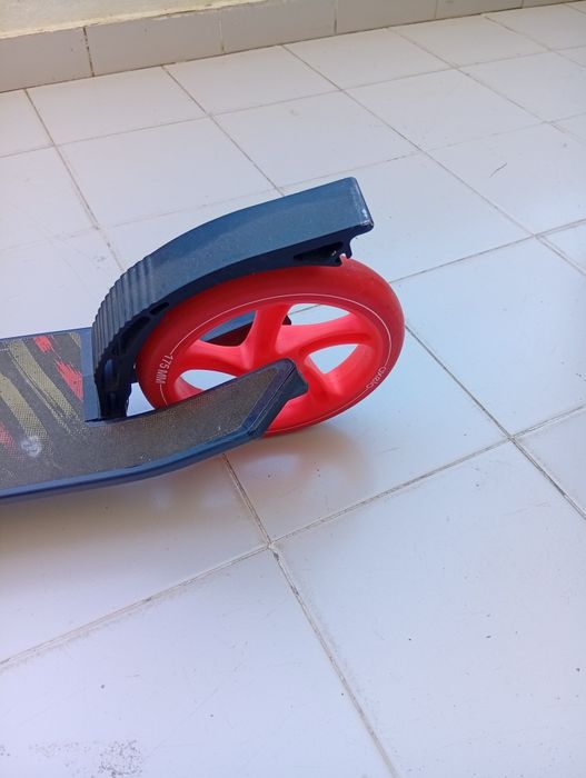 Trotinete Oxelo com descanso