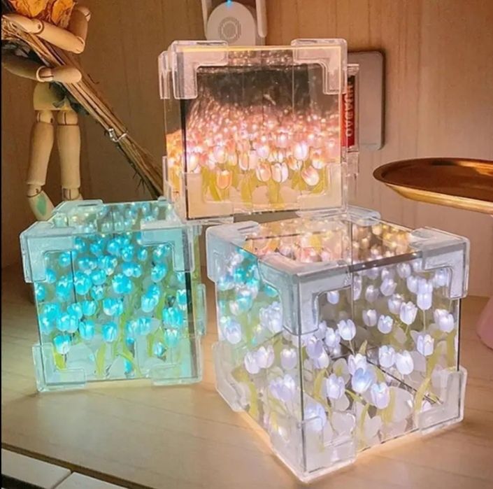 Нічник "Нескінченні тюльпани"

Дзеркальний LED-світильник, який