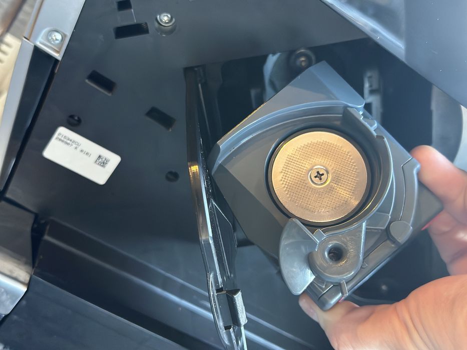 Кавомашина Delonghi Dinamica Plus стан нової, кавомолка Delonghi