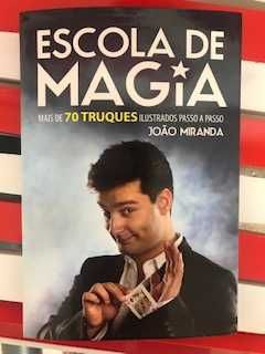 Livro de magia com descrição de truques