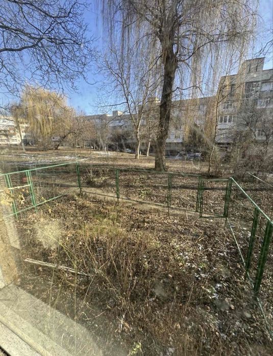 •Продається 3-чешка, кільце южки