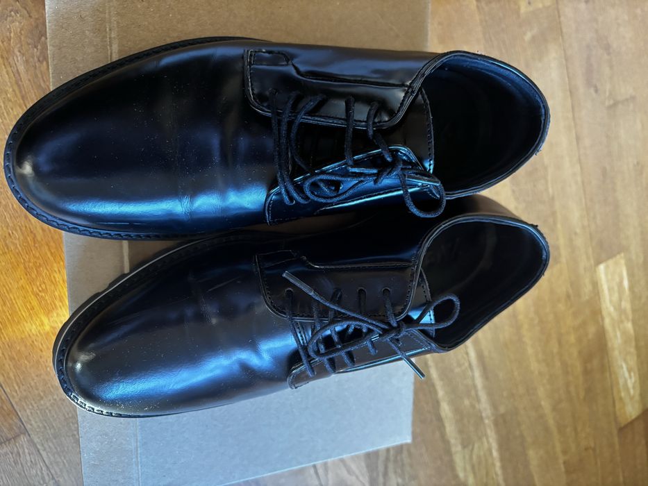 Туфлі на шнурках