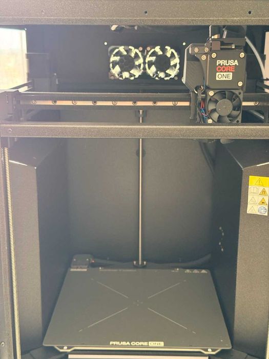 Impressora 3D Prusa Core One + oferta de rolo PETG