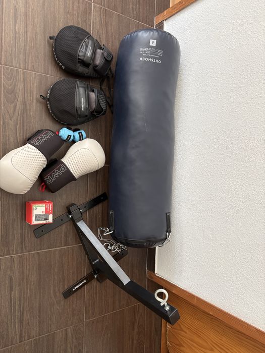 Kit Completo Boxe/Muay Thai Outshock + Saco + Suporte (+ Brinde Kit Fixação)