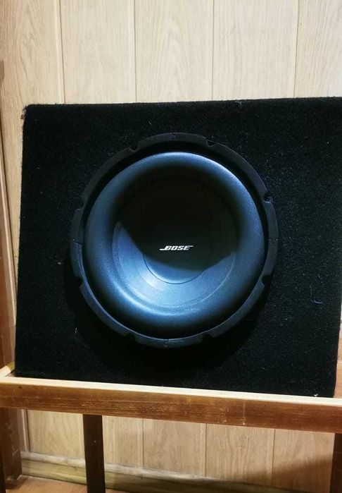 Активний автомобільний сабвуфер Bose (у корпусі «стелс/трапеція») — Потужний бас!