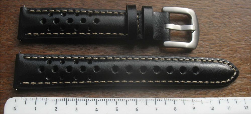 Bracelete Perfurada Desportiva Preta - 18mm
