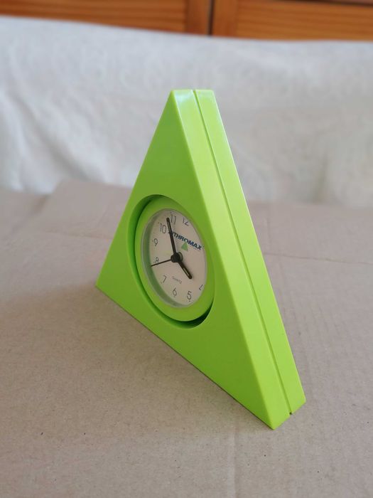 Relógio analógico triangular Verde lima