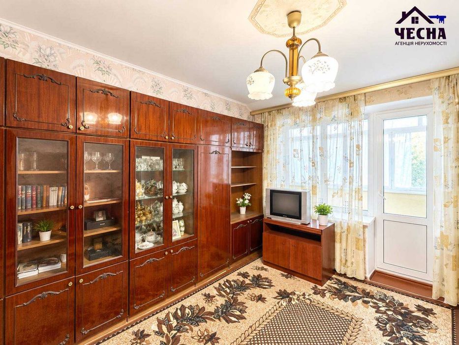 Продаж. Однокімнатна квартира, 36 квадратів. Комора 3 квадрати. Косметичний ремонт. вул. Коріатовичів