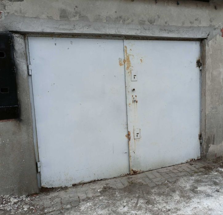 duży garaż Katowice Konduktorska murowany