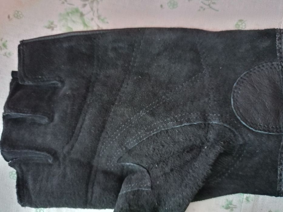 Перчатки спортивные