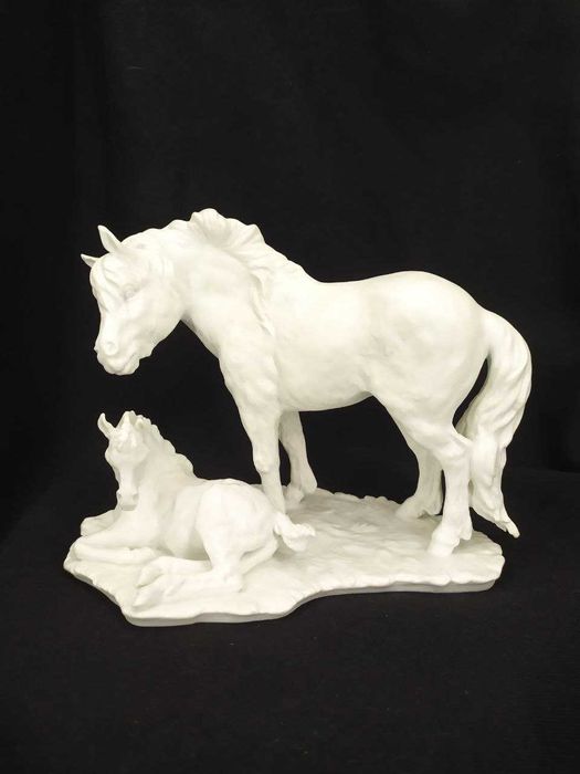 Статуэтка  лошадь с жеребёнком Кайзер 488