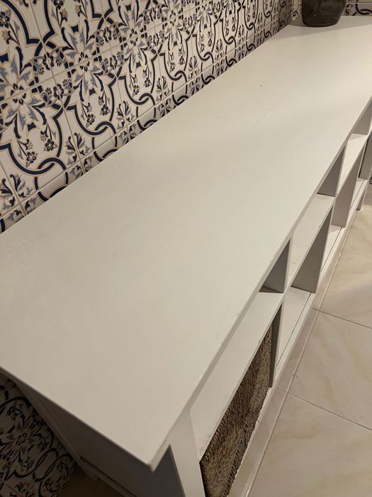 Móvel de entrada branco