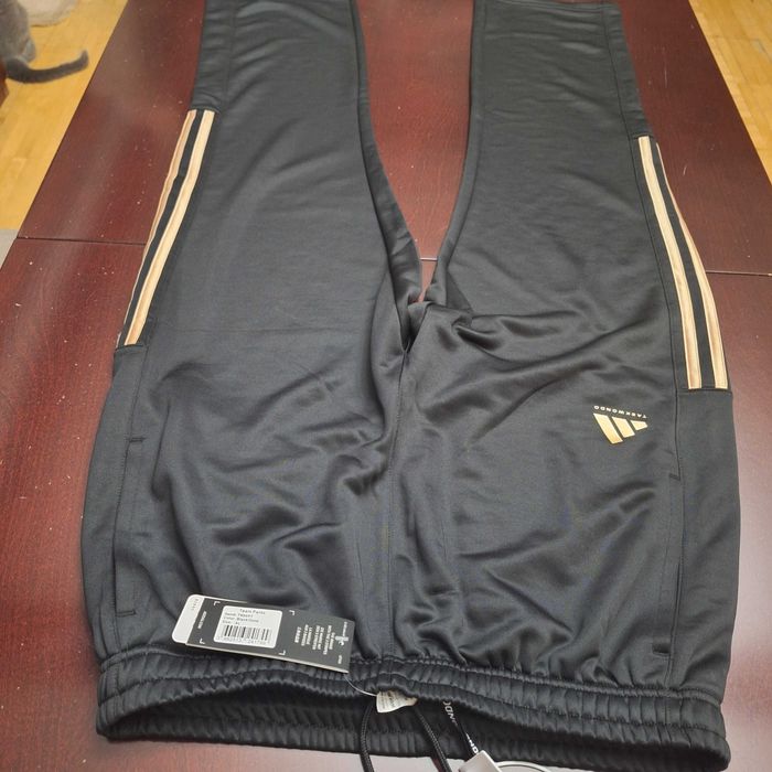Męskie spodnie dresowe adidas XL nowe ze złotymi lampasami