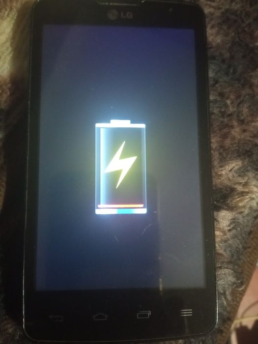 Продам телефон LG x135