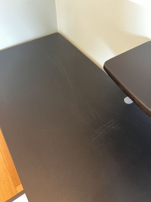Biurko  z szufladami i podstawką pod komputer