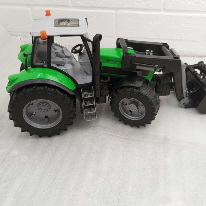 Трактор Deutz Agrotron X720 Bruder - нет дверей .