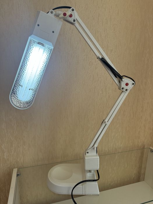 Настільна лампа