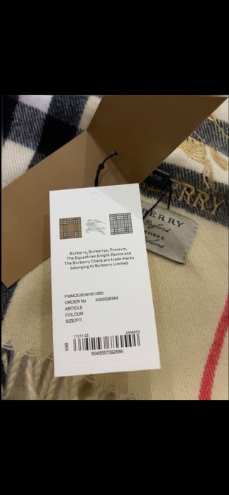 Cachecol com padrão Burberry