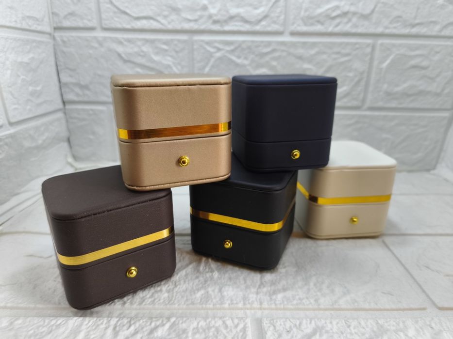 Упаковка для ювелирных изделий для колец.