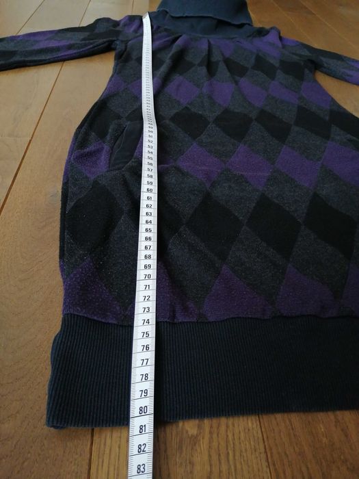 Długi sweter-sukienka z golfem