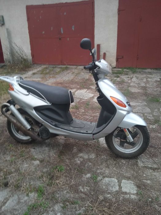 YAMAHA Grand axis 100