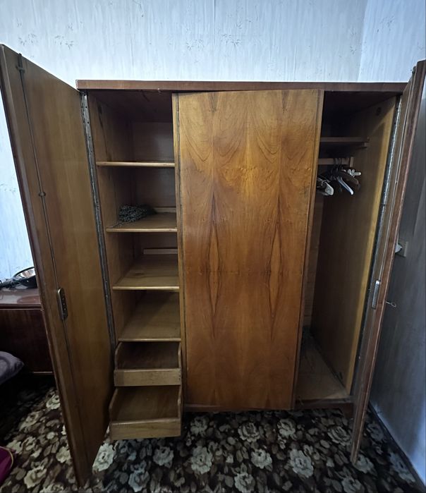 Віддам в дар шкаф