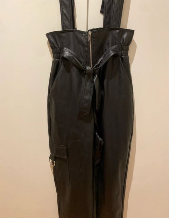 Jardineiras em napa com fecho Bershka S