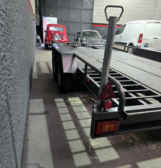 Reboque porta carros com documentos