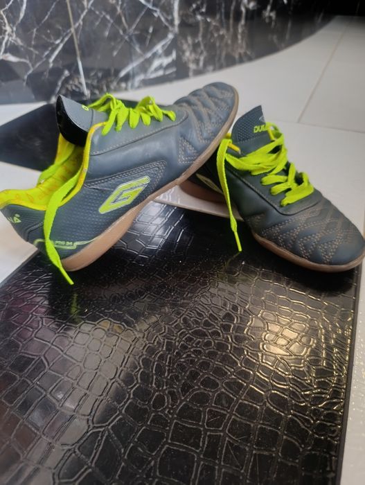 Кросівки для футболу