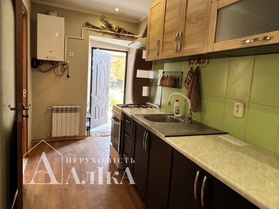 Продам квартиру з гаражем та времянкою в Старому місті