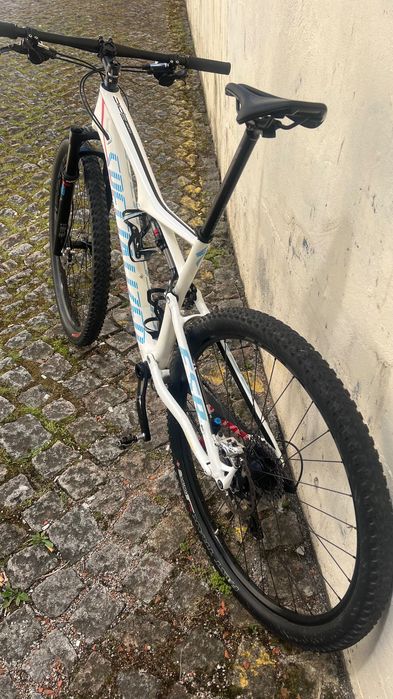 Bicicleta BTT Specialized suspensão total L