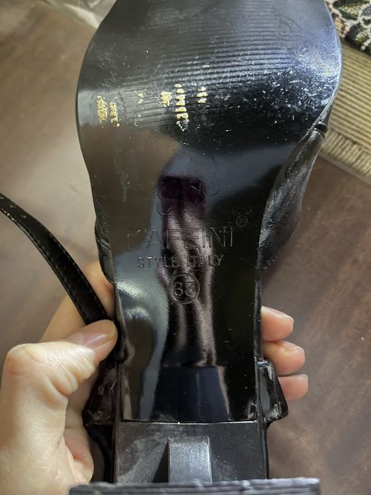 Жіноче взуття безкоштовно