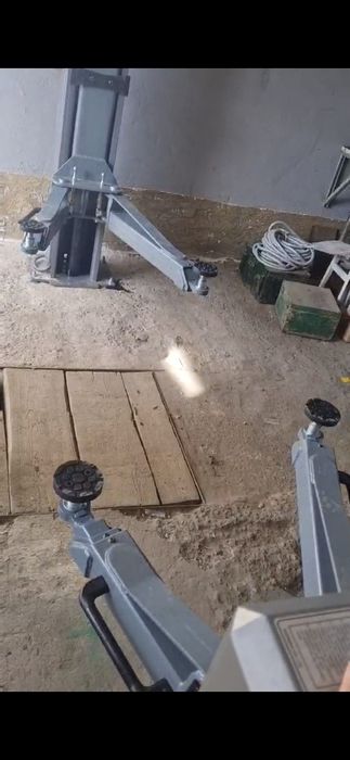 На СТО слюсарь автоелектрик