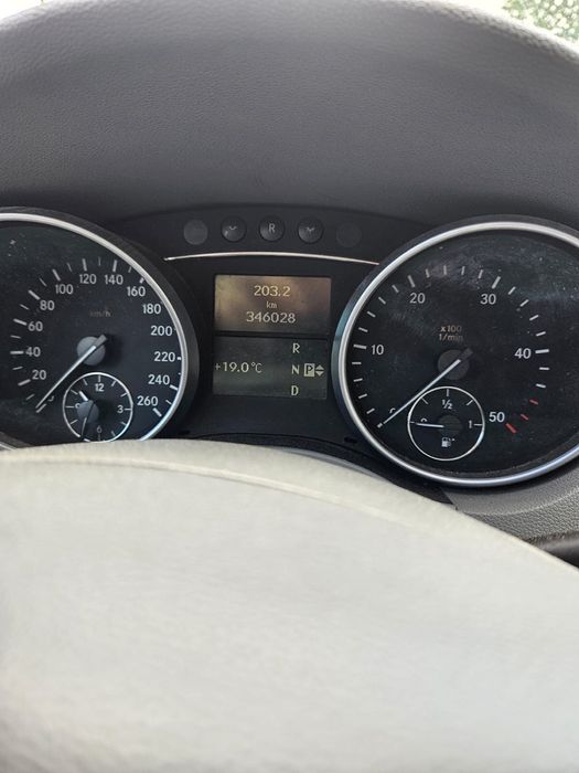 Carro Mercedes ML 320