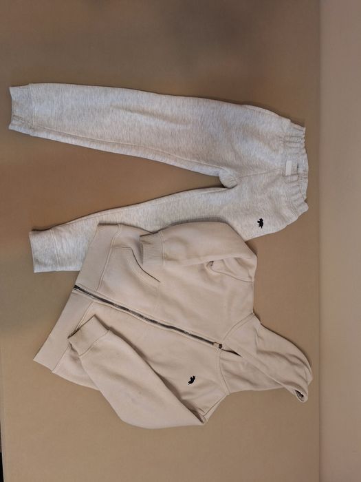 Zestaw ubran 128/134.