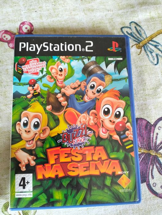 PlayStation 2 com comando e 2 jogos